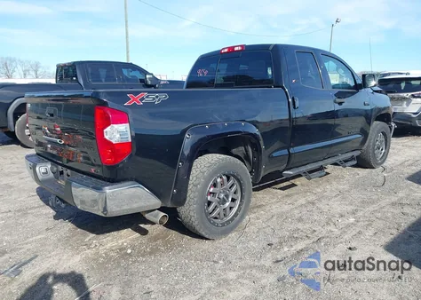2017 Toyota Tundra Sr5 5.7L V8 z USA, uszkodzony, nr VIN 5TFUW5F1XHX605532
